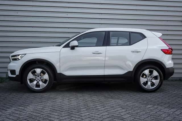 Volvo XC40 (2020) thumbnail 3