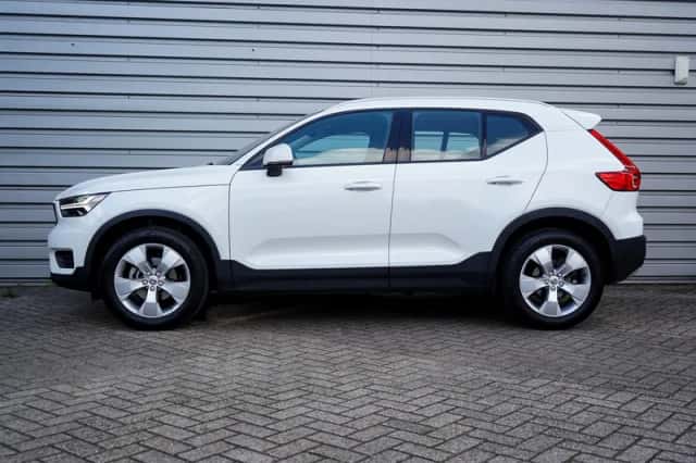 Volvo XC40 (2022) thumbnail 3