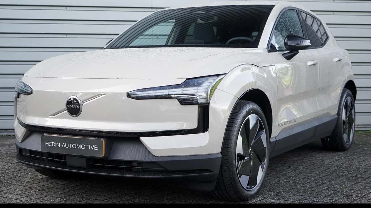 Volvo EX30 (2026) — foto 1