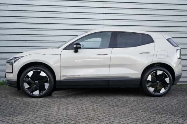 Volvo EX30 (2026) thumbnail 3