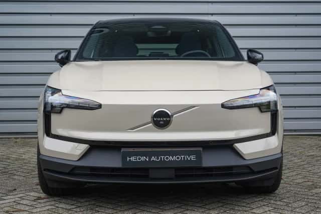 Volvo EX30 (2025) thumbnail 2