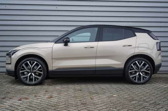 Volvo EX30 (2025) thumbnail 3