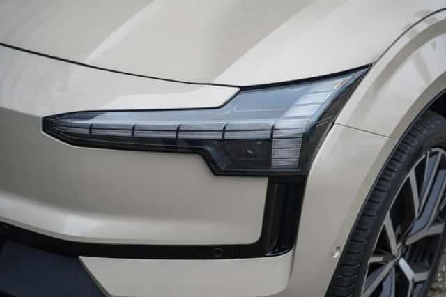Volvo EX30 (2025) thumbnail 4
