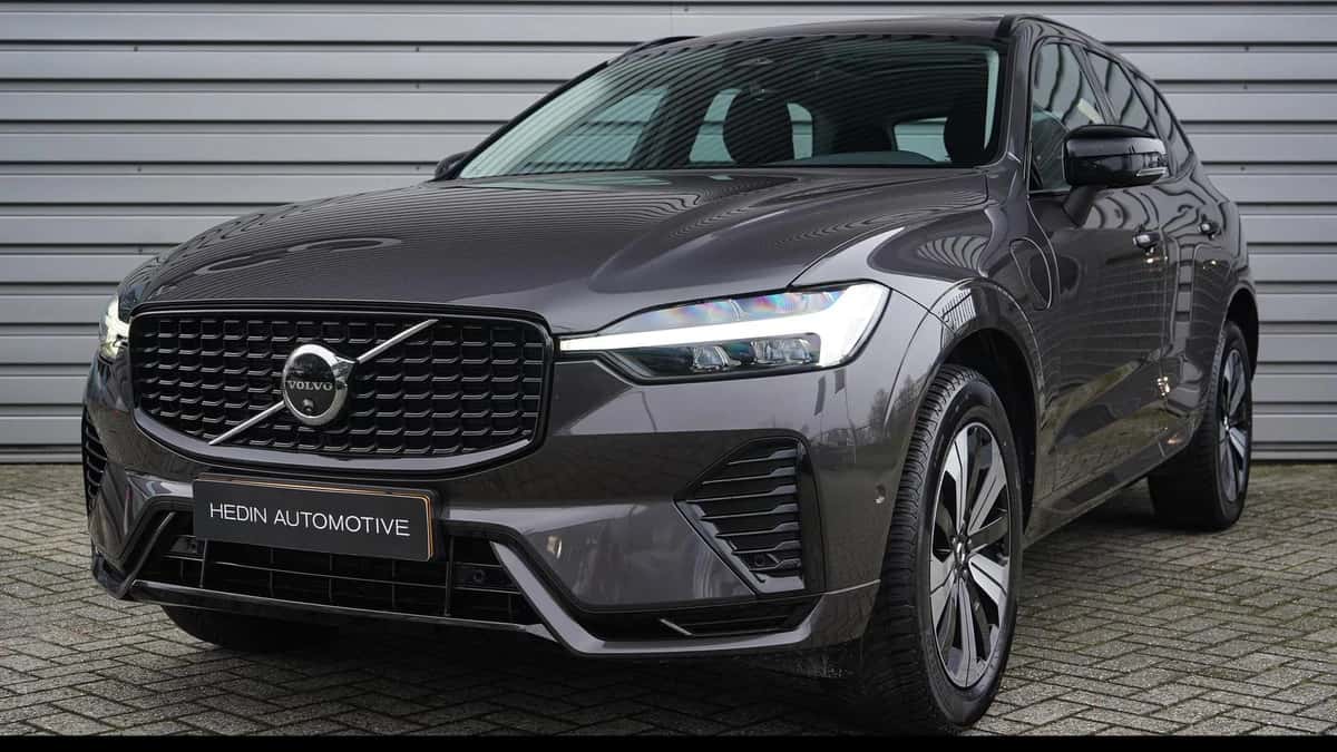 Volvo XC60 (2025) — foto 1