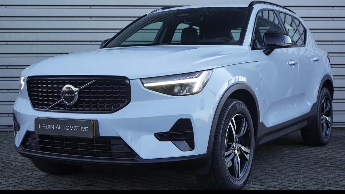 Volvo XC40 (2025) — foto 1