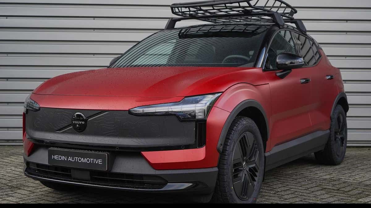 Volvo EX30 (2025) — foto 1