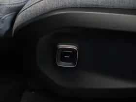 Volvo EX90 (2025) thumbnail 16