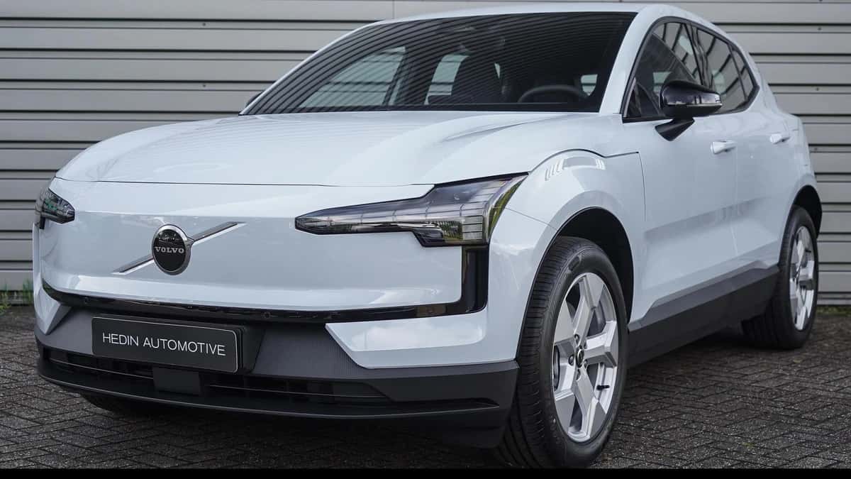 Volvo EX30 (2026) — foto 1