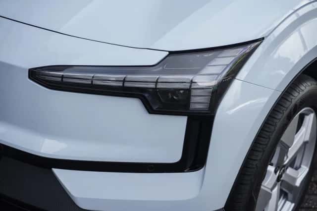 Volvo EX30 (2026) thumbnail 6