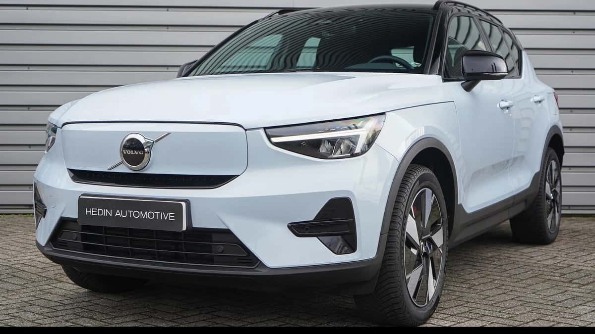 Volvo XC40 (2024) — foto 1