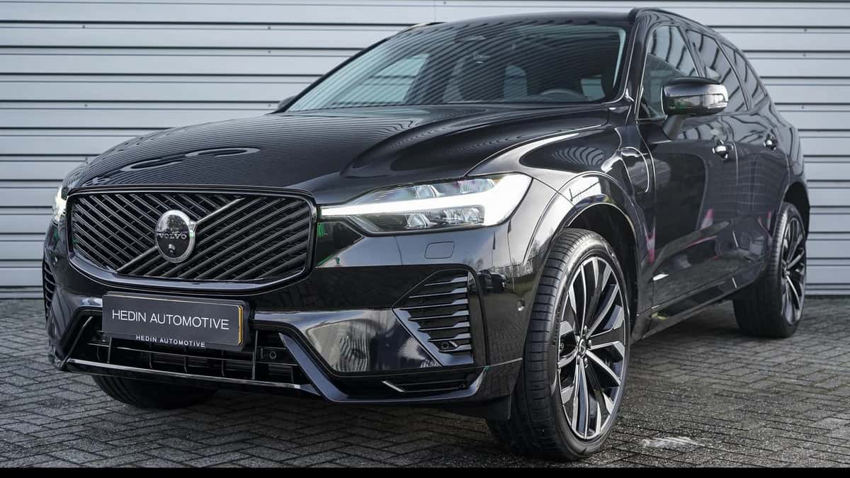Volvo XC60 (2025) — foto 1
