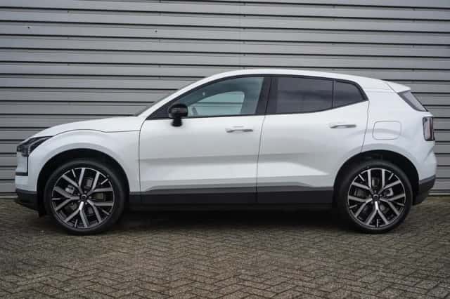 Volvo EX30 (2026) thumbnail 3