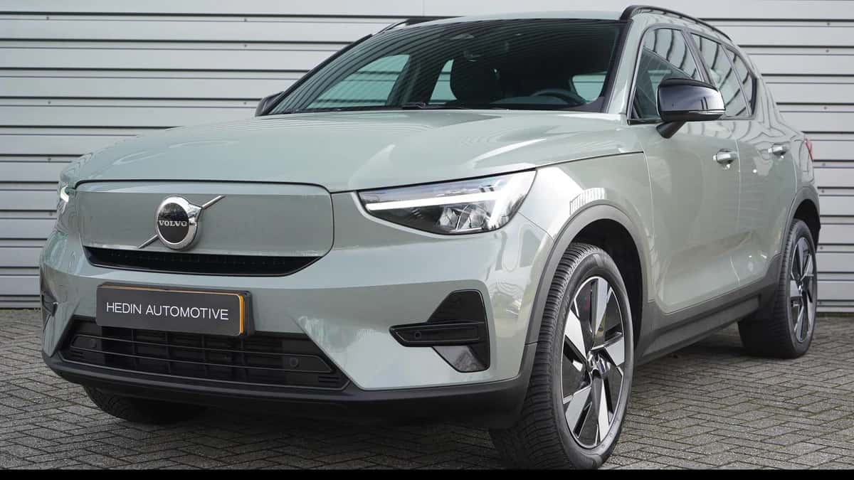 Volvo EX40 (2025) — foto 1