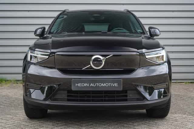 Volvo EX40 (2025) thumbnail 2