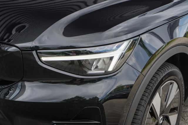 Volvo EX40 (2025) thumbnail 4