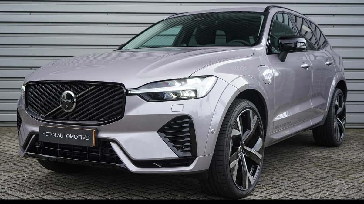 Volvo XC60 (2025) — foto 1