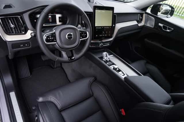 Volvo XC60 (2025) thumbnail 2