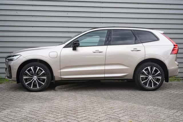 Volvo XC60 (2023) thumbnail 3