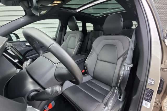 Volvo XC60 (2023) thumbnail 5
