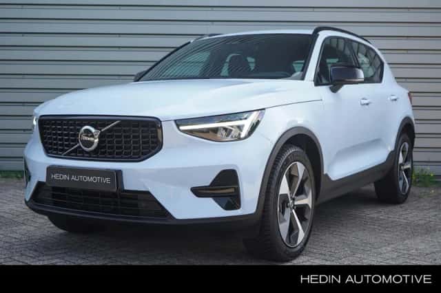 Volvo XC40 (2025) thumbnail 1