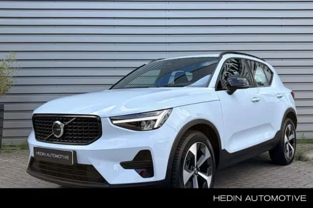 Volvo XC40 (2025) thumbnail 1