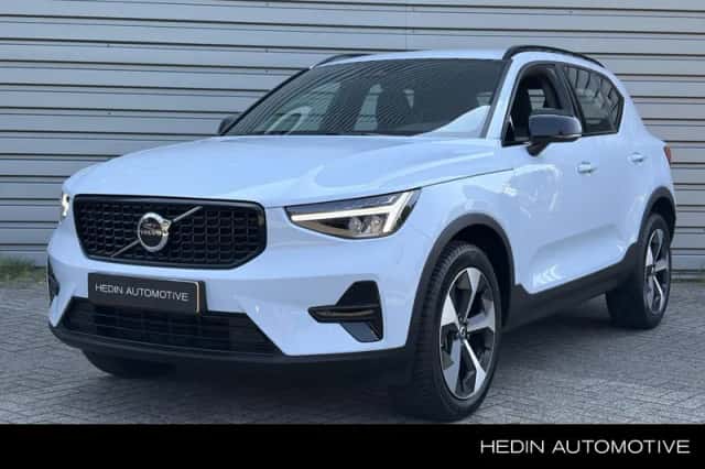 Volvo XC40 (2025) thumbnail 1