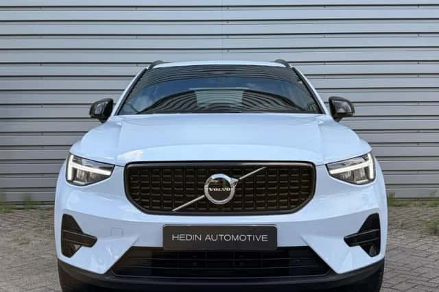 Volvo XC40 (2025) thumbnail 2
