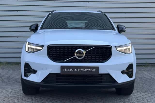Volvo XC40 (2025) thumbnail 2