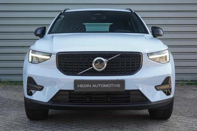 Volvo XC40 (2025) thumbnail 2
