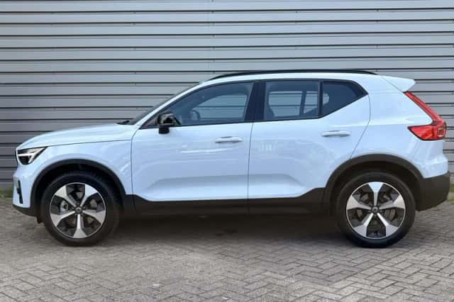 Volvo XC40 (2025) thumbnail 3