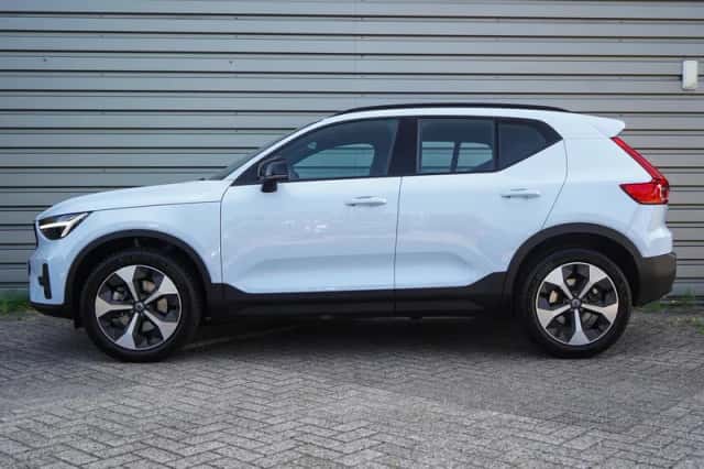 Volvo XC40 (2025) thumbnail 3