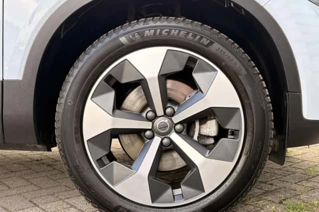 Volvo XC40 (2025) thumbnail 5
