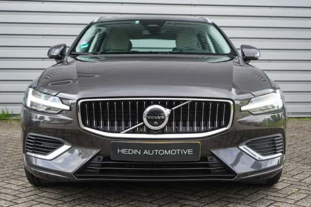 Volvo V60 (2023) thumbnail 2