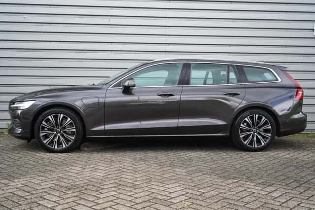 Volvo V60 (2023) thumbnail 3