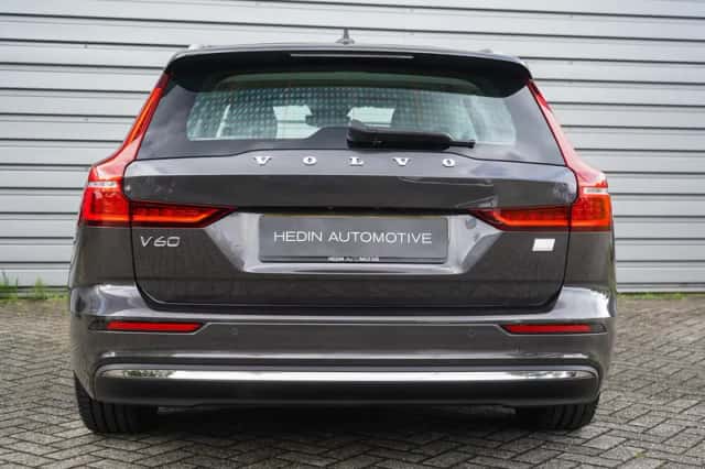 Volvo V60 (2023) thumbnail 5