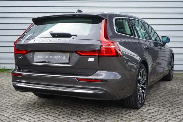 Volvo V60 (2023) thumbnail 6