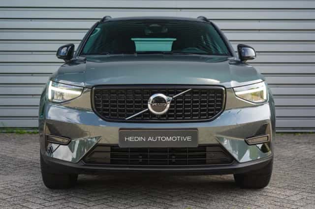 Volvo XC40 (2025) thumbnail 2