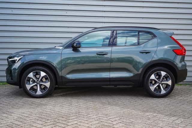 Volvo XC40 (2025) thumbnail 3
