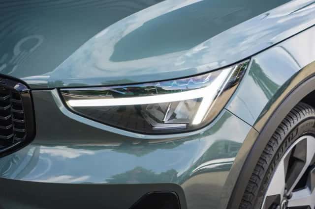 Volvo XC40 (2025) thumbnail 4