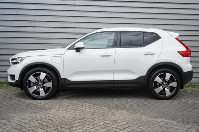 Volvo XC40 (2020) thumbnail 3