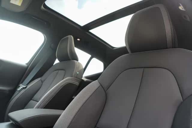 Volvo EX40 (2025) thumbnail 17