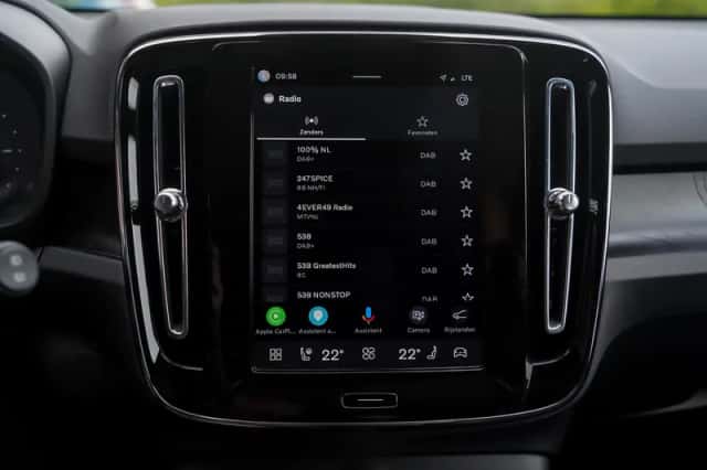 Volvo EX40 (2025) thumbnail 25