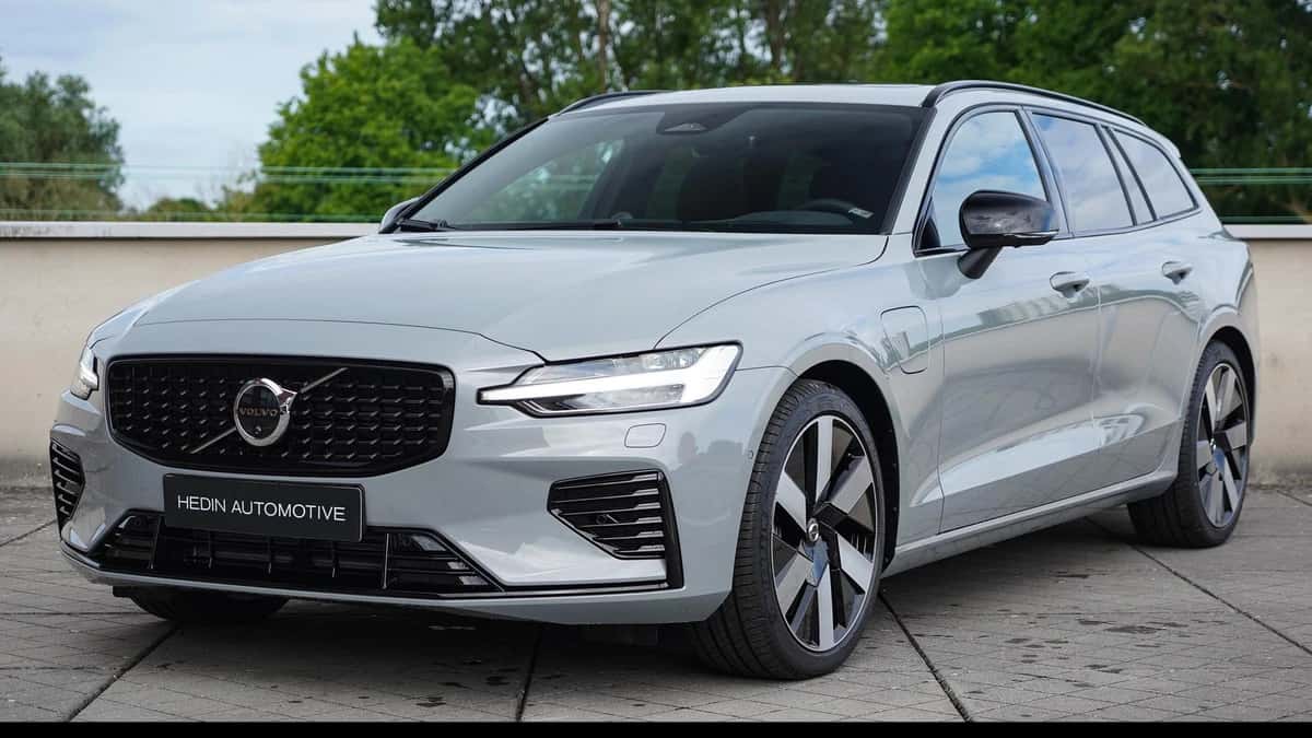 Volvo V60 (2025) — foto 1