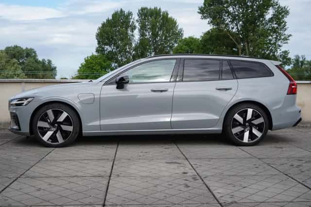 Volvo V60 (2025) thumbnail 3