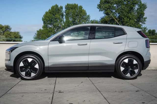 Volvo EX30 (2026) thumbnail 3