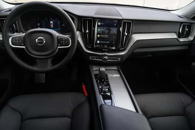 Volvo XC60 (2025) thumbnail 3