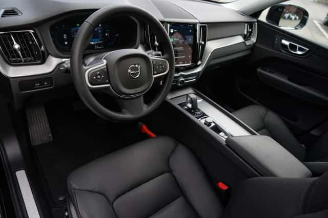 Volvo XC60 (2025) thumbnail 9