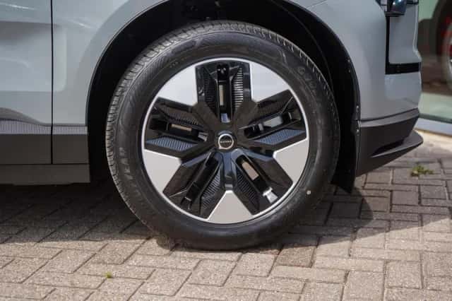 Volvo EX30 (2026) thumbnail 4