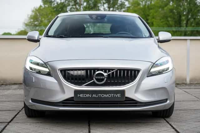 Volvo V40 (2017) thumbnail 2