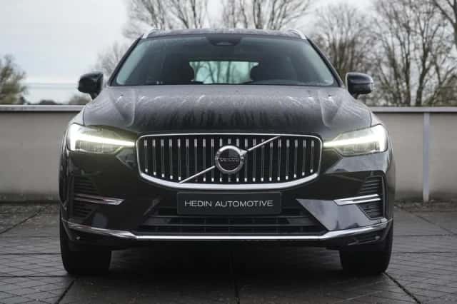 Volvo XC60 (2022) thumbnail 2